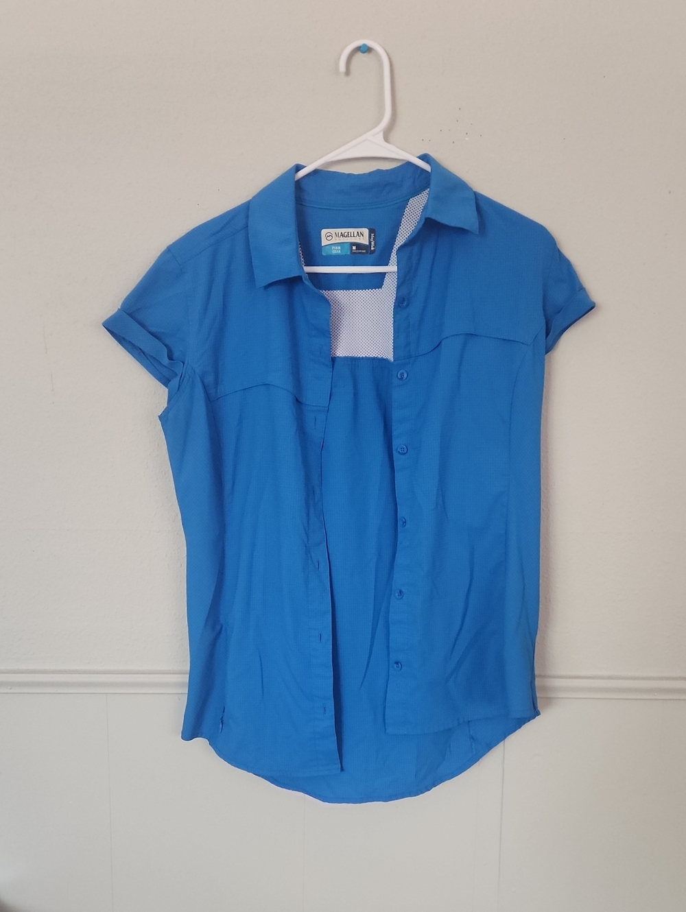 Magellan Outdoors Women's Bright Blue Short-Sleeve Button-Down Shirt